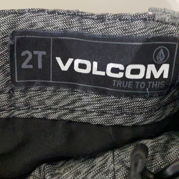 2T Volcom shorts - Picture 3 of 3